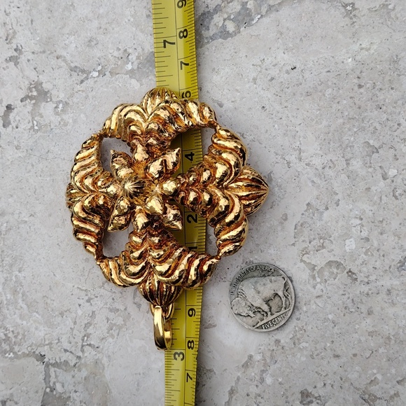 SUBSTANTIAL SOLID 18K Gold Hammered Maltese Cross Pendant - Picture 13 of 16